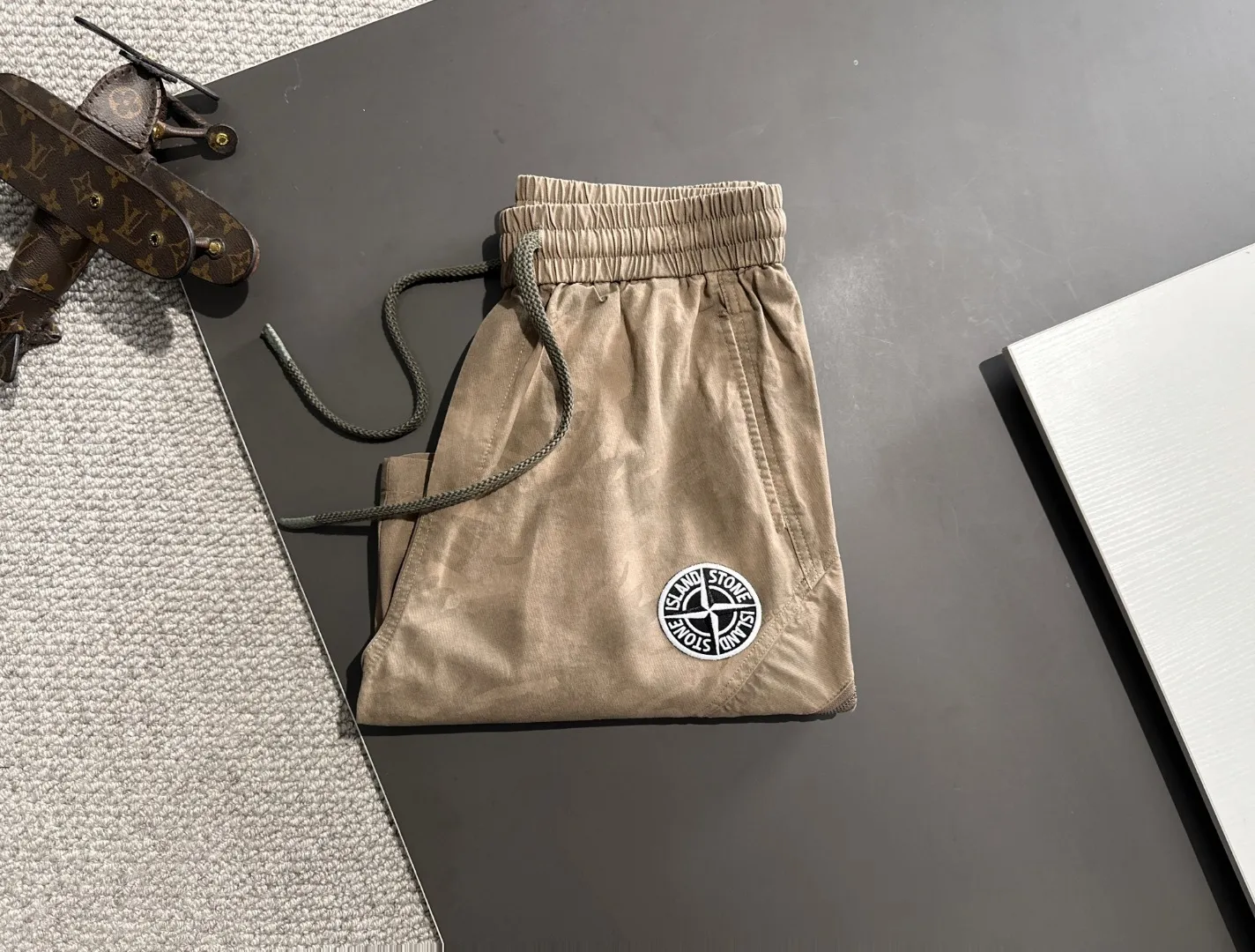 🅿️330 next day shipping, high-end goods, Stone Island 2025 spring and summer new elastic band casual shorts, counter-customized fabrics, high breathability and comfort, impeccable details, brand element design concept, reflecting high quality. It feels delicate and soft! It presents a casual cut and the upper body shape is great! Size: M-4XL